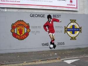 Uno de los tantos murales dedicados a George Best en el Reino Unido.