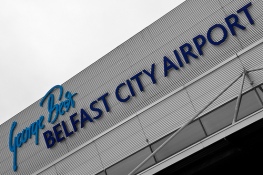 Aeropuerto George Best en la ciudad de Belfast.